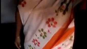 比哈尔邦的已婚女人拍摄裸体自拍
