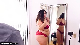 丰满的美丽胖女人继母的pov口交