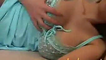 德国少女被丰满的亚洲熟女操