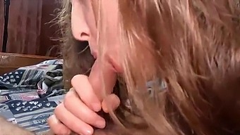 年轻的18岁小胸部渴望性爱