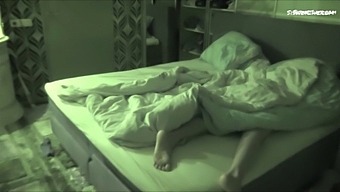 继父在睡午觉时对继女的性虐待