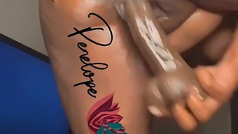 Penelope的喷射能力享受休闲时光