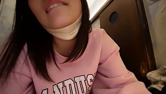 Aoi Kururugi的口交技巧在东京的一日约会中给她的男友留下了深刻的印象