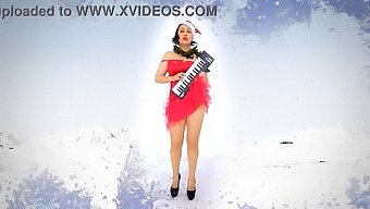 与这位性感的圣诞老人的助手一起享受假日精神!快乐xxxmas!2023。