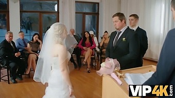 戴绿帽的蕾丝:婚礼客人的视角