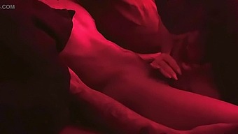 女权主义女主人用球技支配