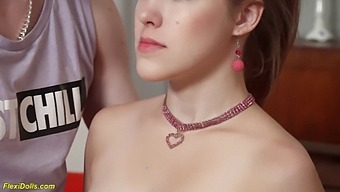 与惊人的少女娃娃玩恋物癖
