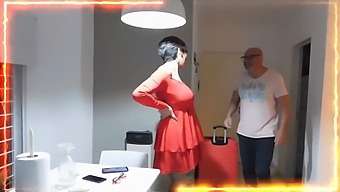 孕妇接受粗暴的肛交,以换取庇护和生计