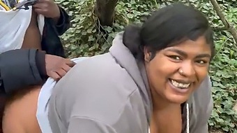 美丽的胖女人享受着大鸡巴的火车之旅