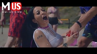 Morgan Lee和khloe Kapri在热门色情音乐视频中出演