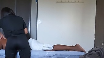 印度manipuri女孩的情趣水疗