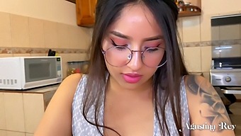 我实现了与我继妹的幻想,享受她紧致的屁眼