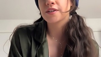 美丽的继妹quinn Finite带来极致快感,并在你的帮助下达到两次美妙的高潮。