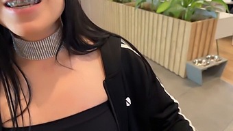 一对漂亮的情侣在商场的深刻而惊人的体验。